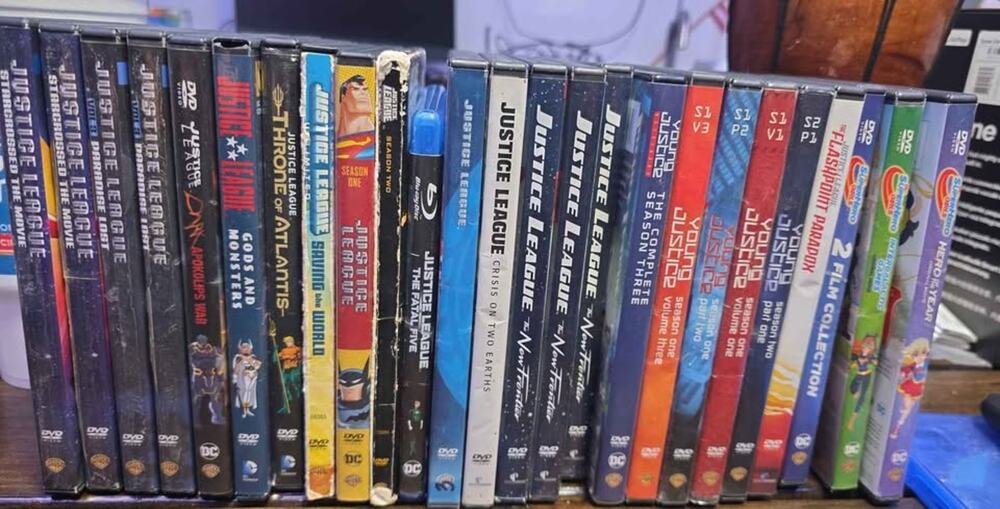 DC Animated Universe DVD and Blu-ray Lot - Justice League & Young Justice
